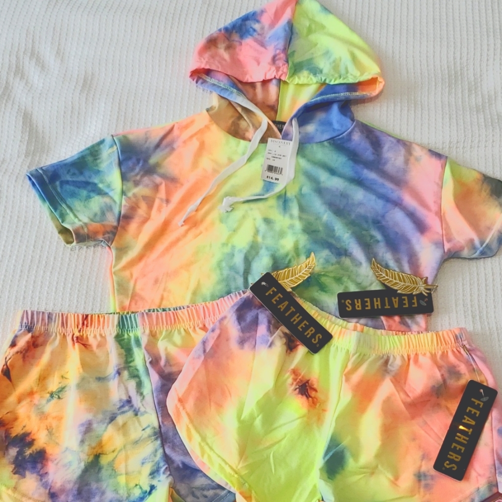 Feathers tie-dye cropped hoodie size M  with 2 pairs of shorts size M & S. New